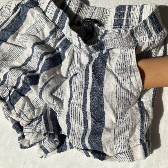 FOREVER 21 Women’s Casual Shorts size S, Stripes Blue & White - Picture 6 of 9